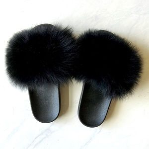 Black faux fur slides